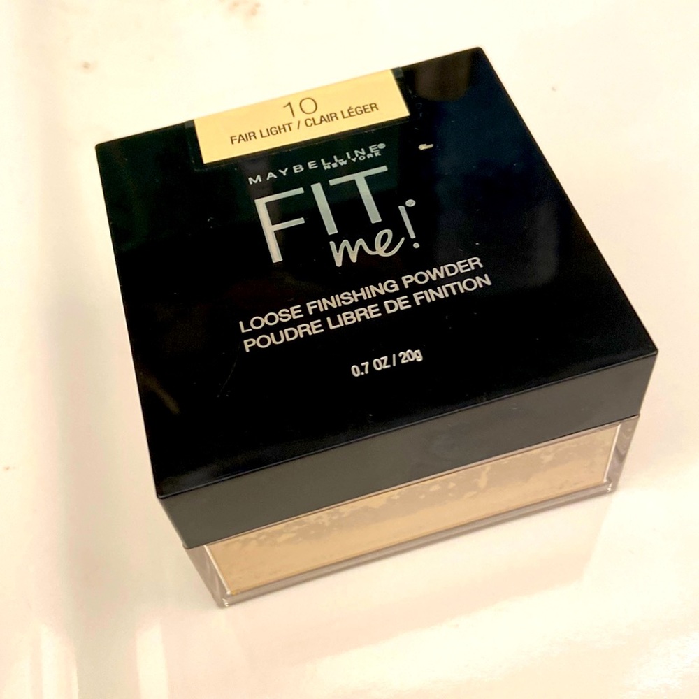 Maybelline Fit Me! Loose finishing powder in shade 10 Light Fair